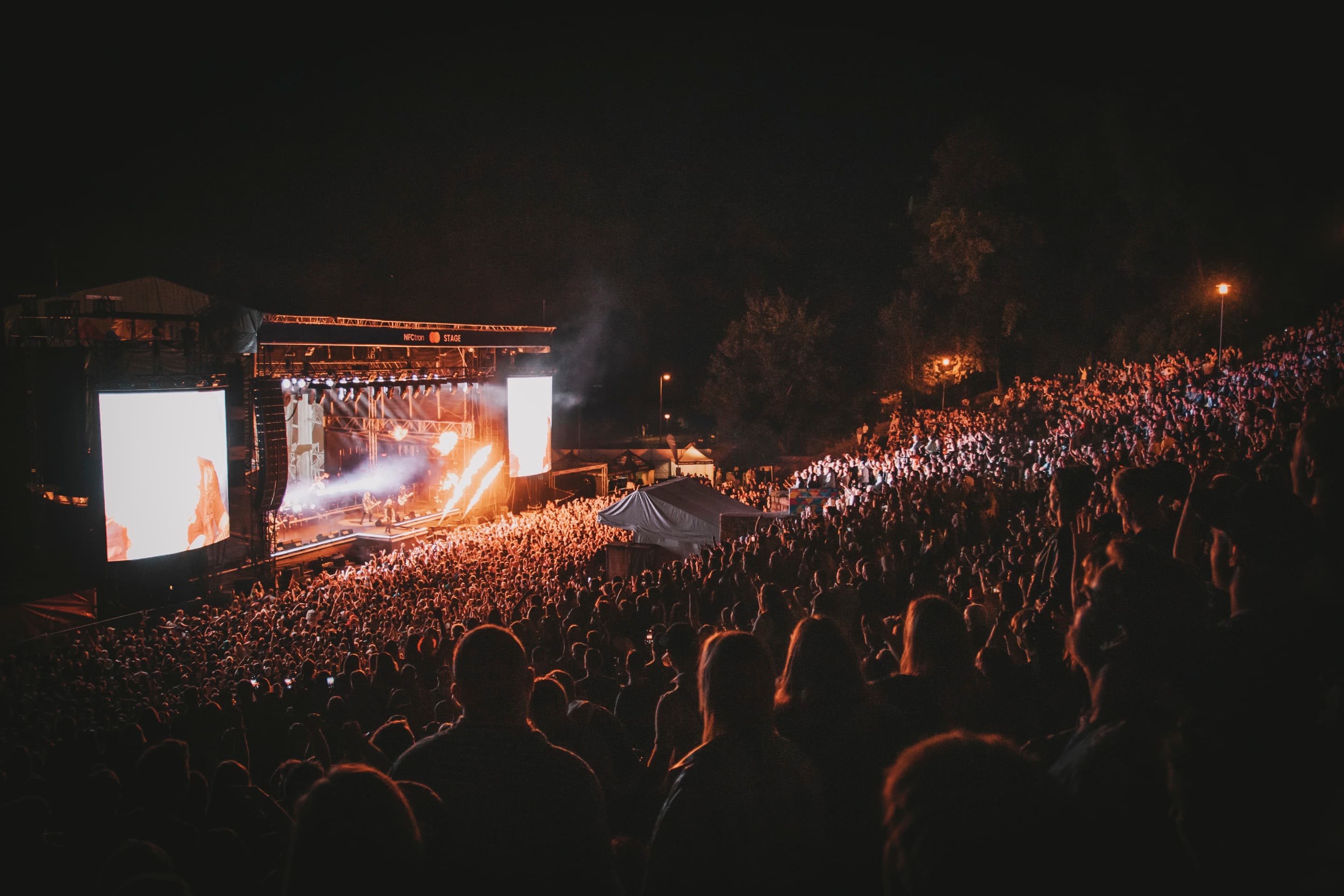 Večerní atmosféra Vysočina Festu v jihlavském amfiteátru
